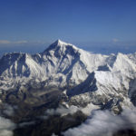 By shrimpo1967, cc-by-sa-2.0, https://commons.wikimedia.org/wiki/File:Mount_Everest_as_seen_from_Drukair2.jpg